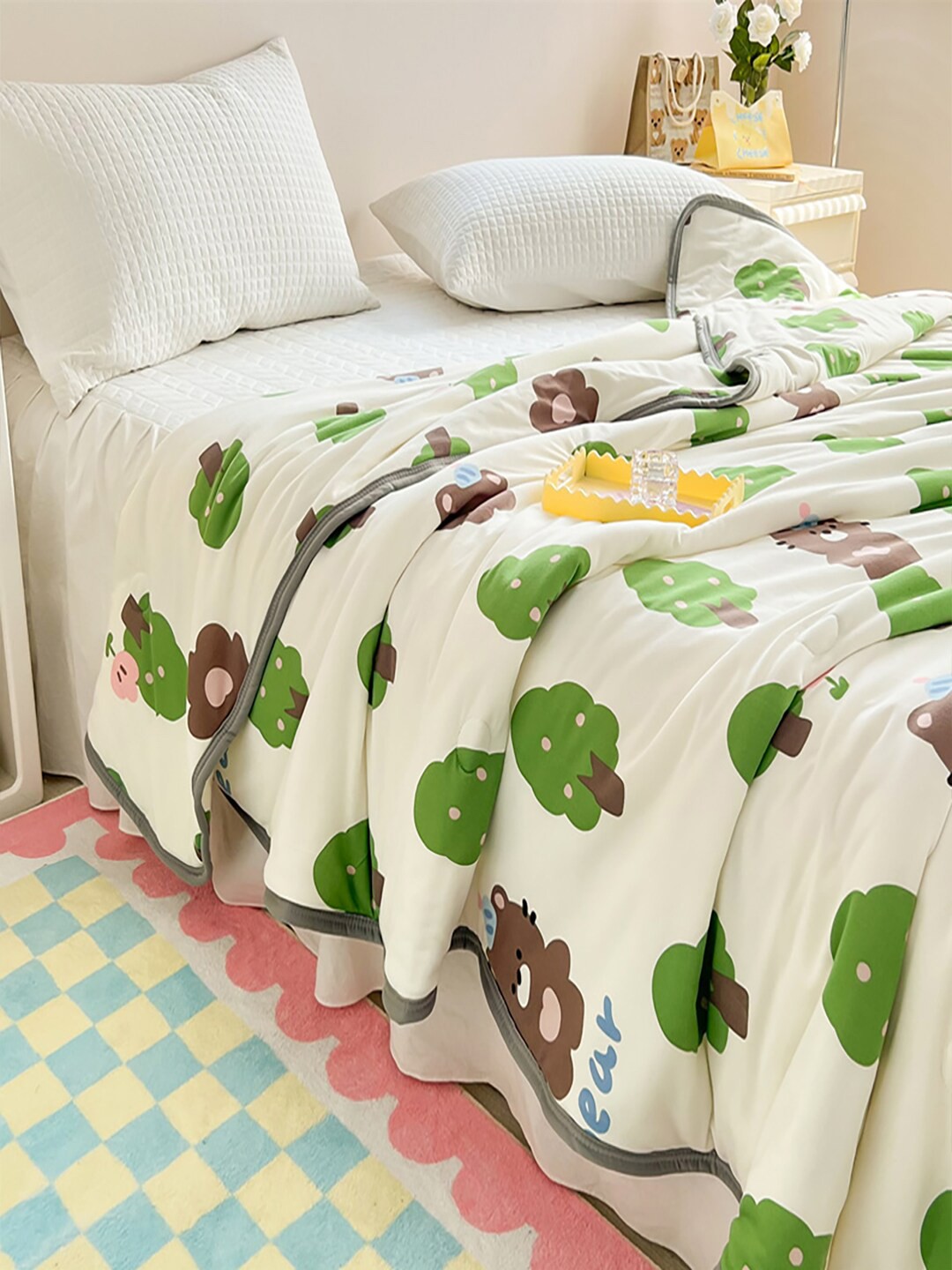 

JC HOME White & Green Printed AC Room 400 GSM Single Bed Quilt
