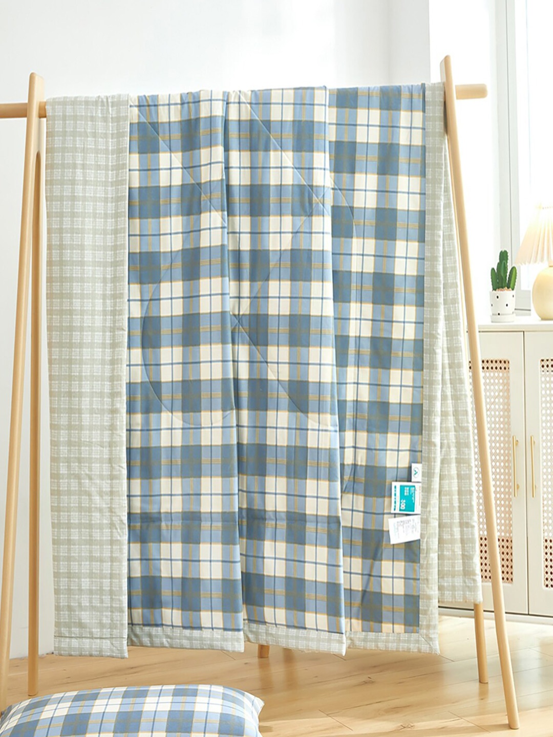 

JC HOME Blue & White Checked Pure Cotton AC Room 350 GSM Single Bed Quilt