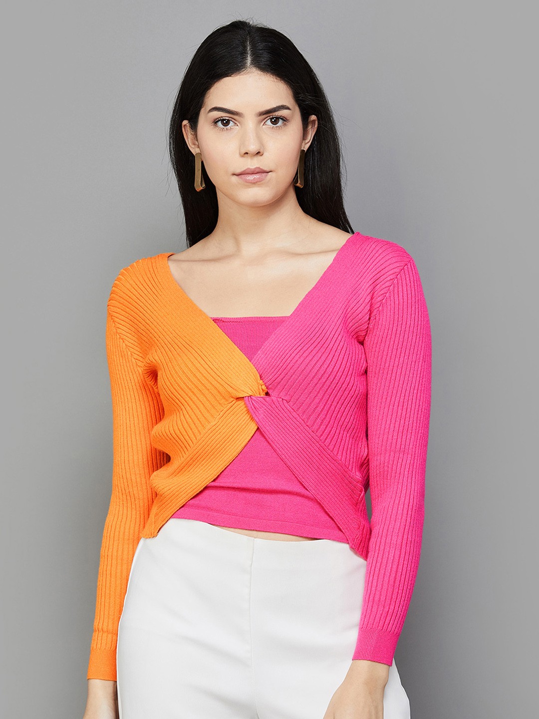

CODE by Lifestyle Colourblocked V-Neck Fitted Crop Top, Pink