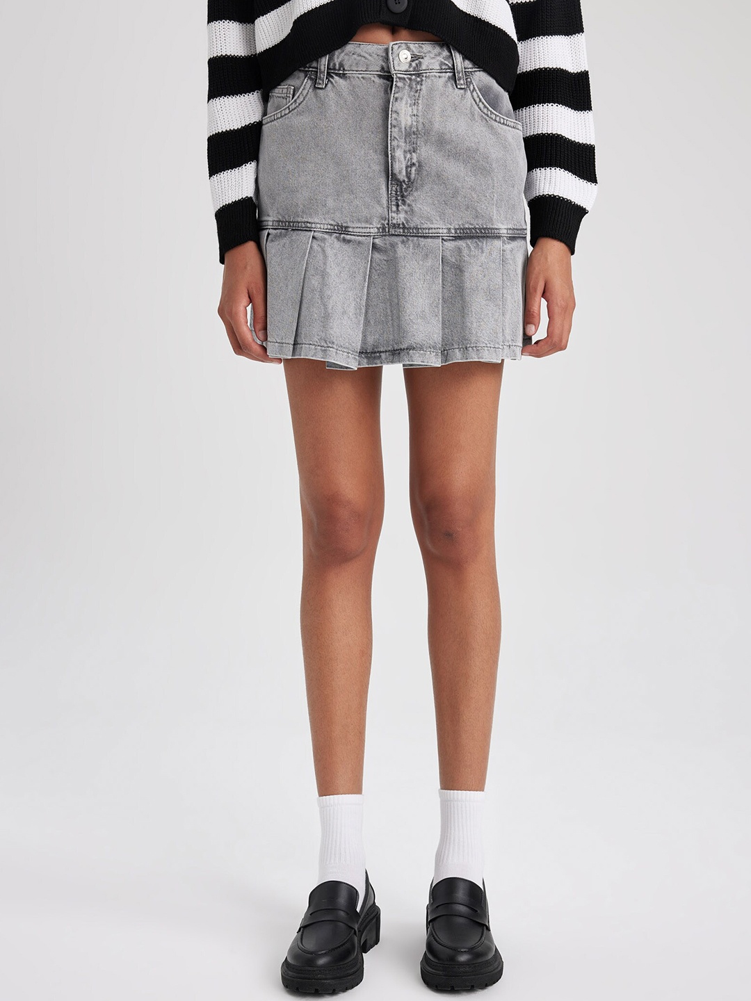 

DeFacto Cotton Pleated Flared Mini Skirt, Grey