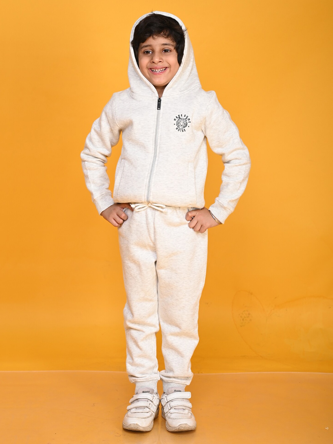 

Anthrilo Boys Printed Hooded T-shirt With Joggers, Off white