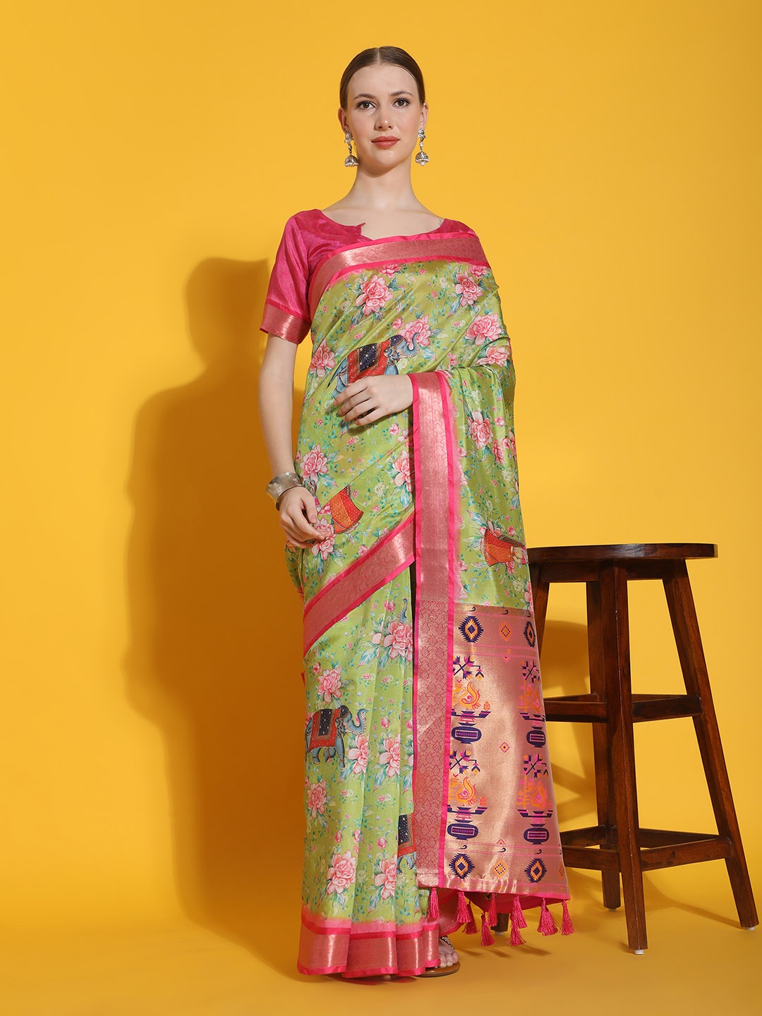 

JUST FASHION Floral Woven Design Zari Kanjeevaram Saree, Green