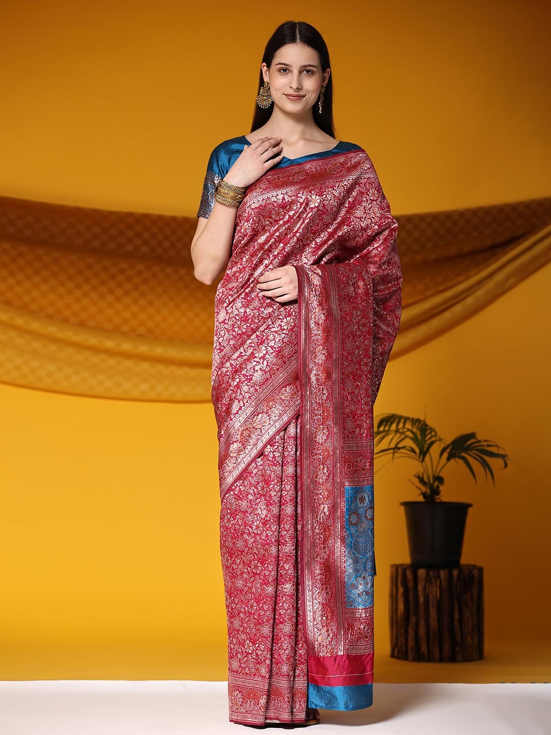 

JUST FASHION Floral Woven Design Zari Art Silk Banarasi Saree, Pink
