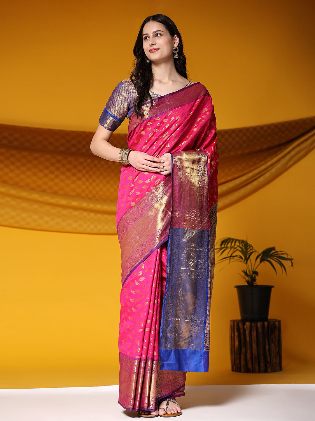 

JUST FASHION Woven Design Zari Art Silk Banarasi Saree, Pink