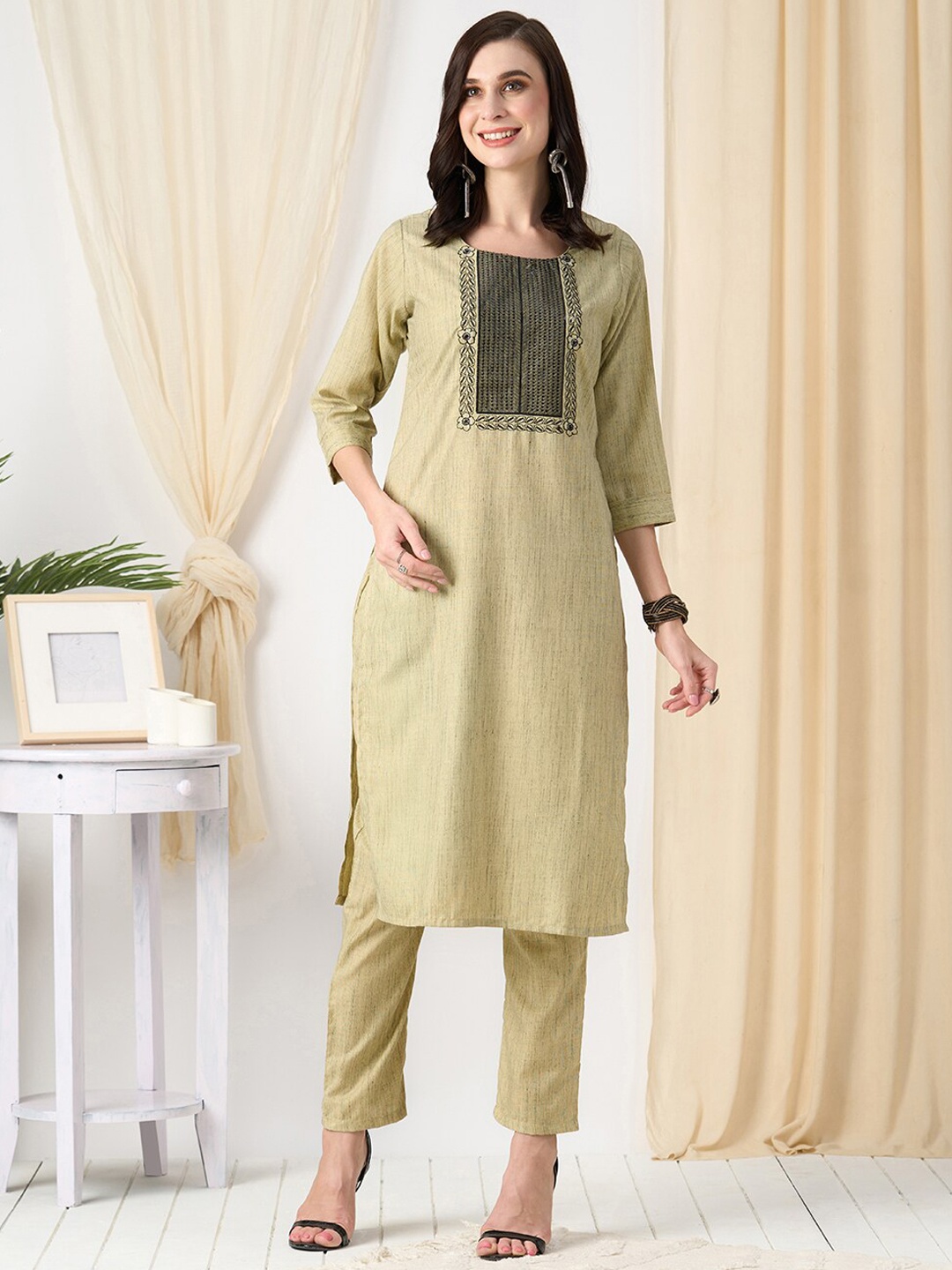 

ZOLA Ethnic Motifs Yoke Design Regular Sequinned Kurta with Trousers, Lime green