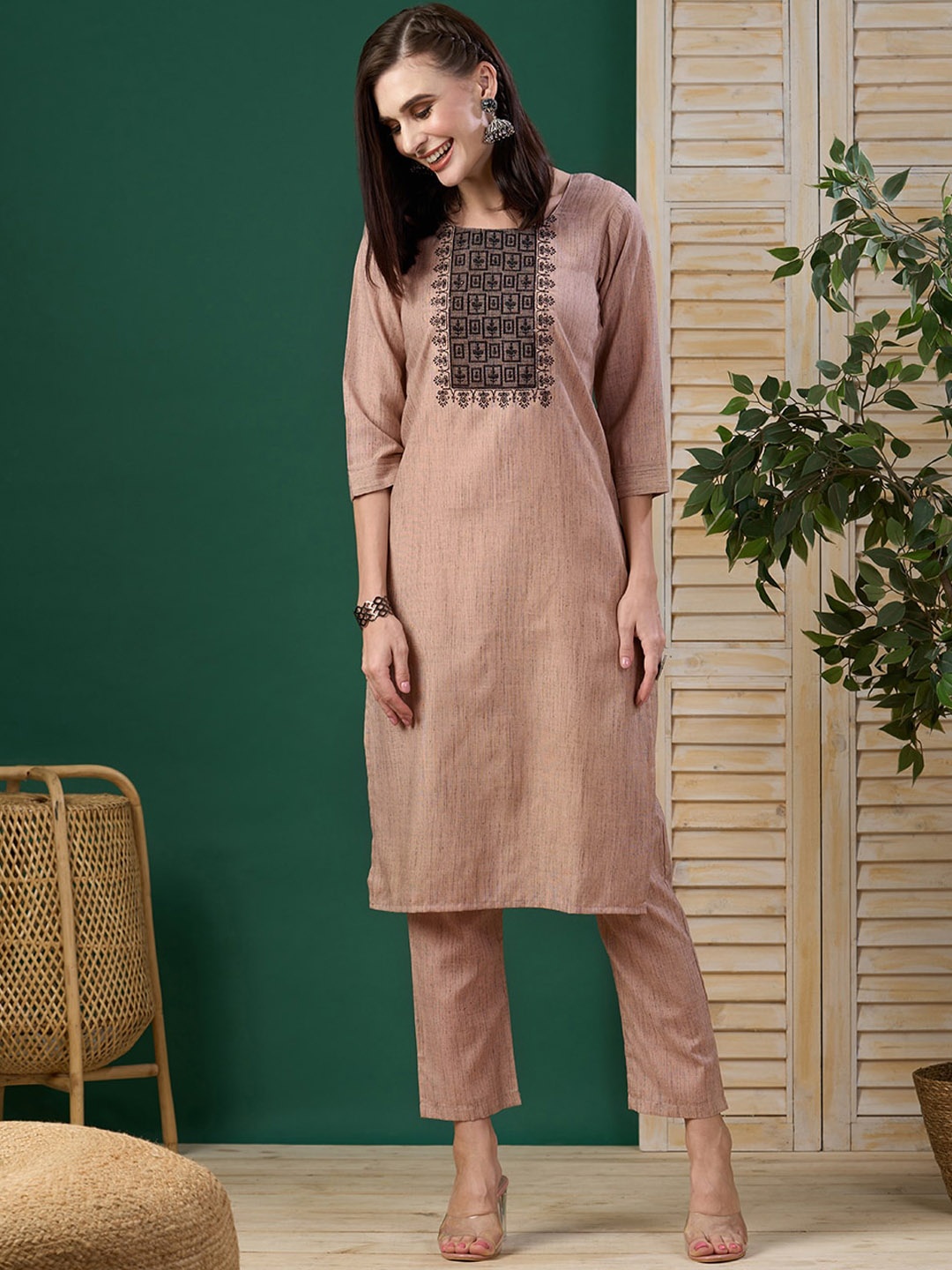 

ZOLA Ethnic Motifs Yoke Design Regular Thread Work Kurta with Trousers, Peach