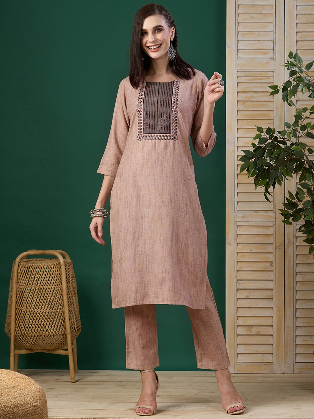 

ZOLA Ethnic Motifs Yoke Design Regular Thread Work Kurta with Trousers, Peach
