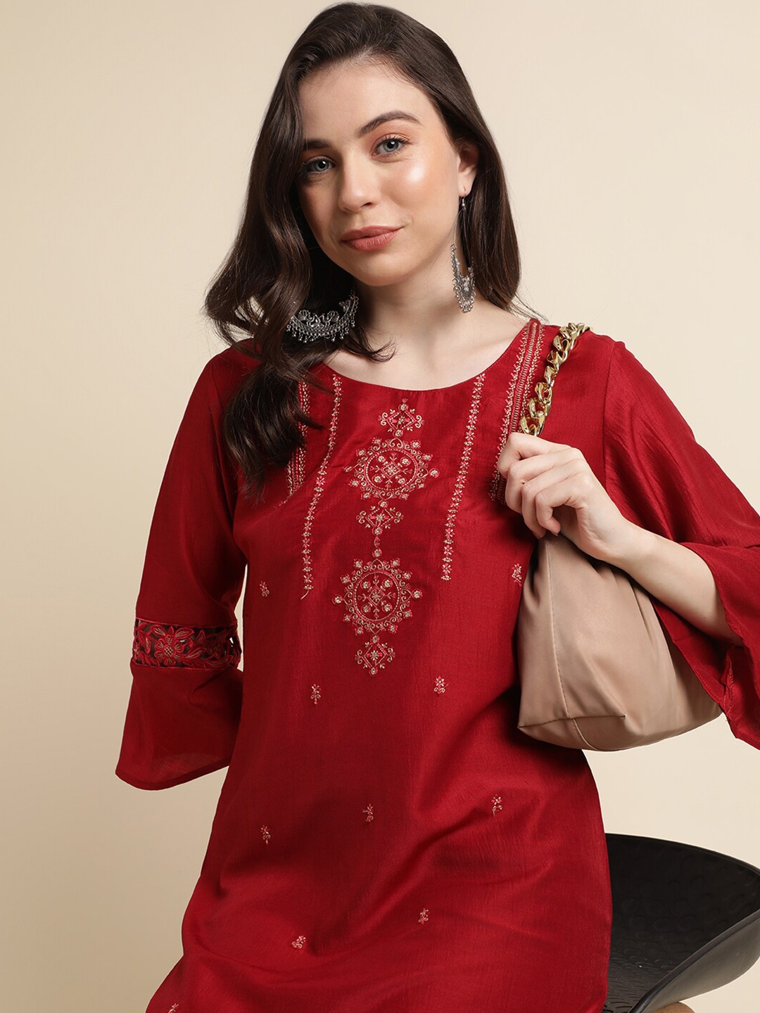 

Sangria Ethnic Motifs Embroidered Chinon Straight Kurti, Red