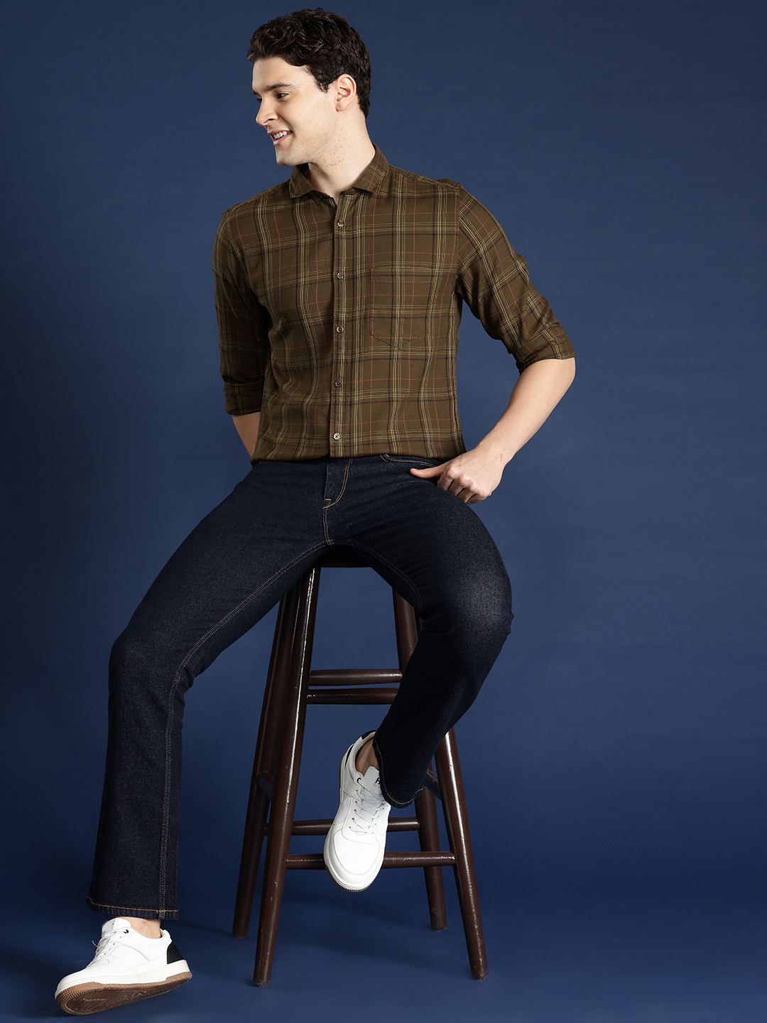 

Mast & Harbour Men Standard Tartan Checked Casual Shirt, Brown