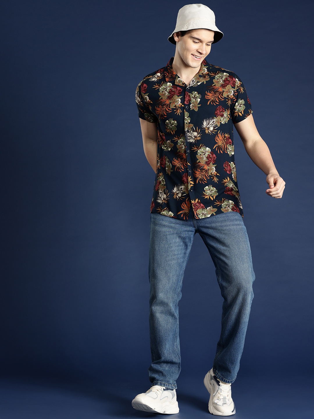 

Mast & Harbour Men Standard Floral Printed Casual Shirt, Navy blue