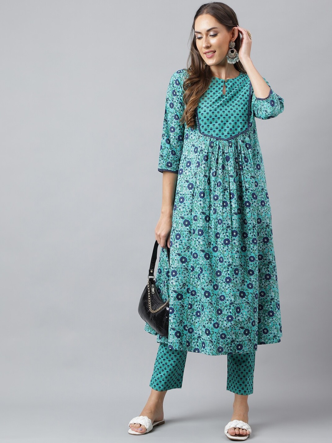 

Janasya Floral Printed Gotta Patti Pure Cotton Kurta With Palazzos & Dupatta, Green