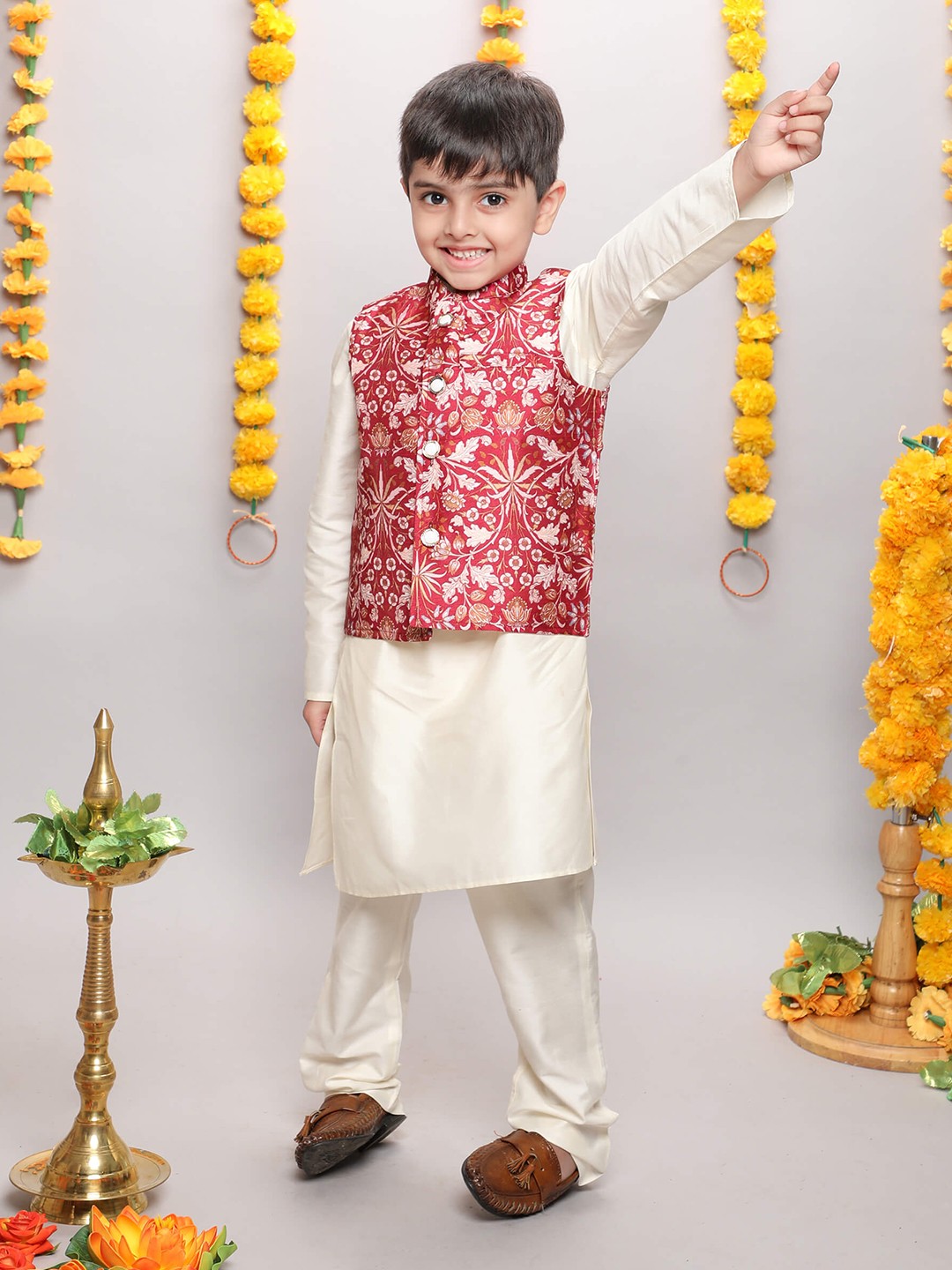 

taffykids Boys Mandarin Collar Kurta & Pyjamas With Nehru Jacket, Red