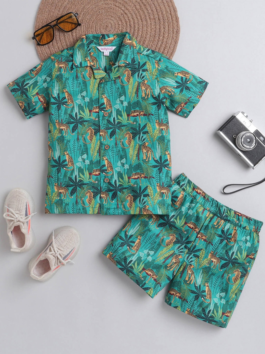 

taffykids Boys Printed Shirt with Shorts, Green