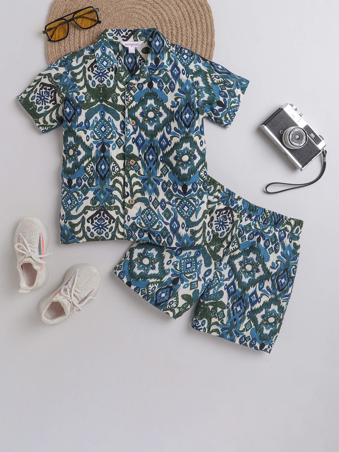 

taffykids Boys Printed Shirt with Shorts, White