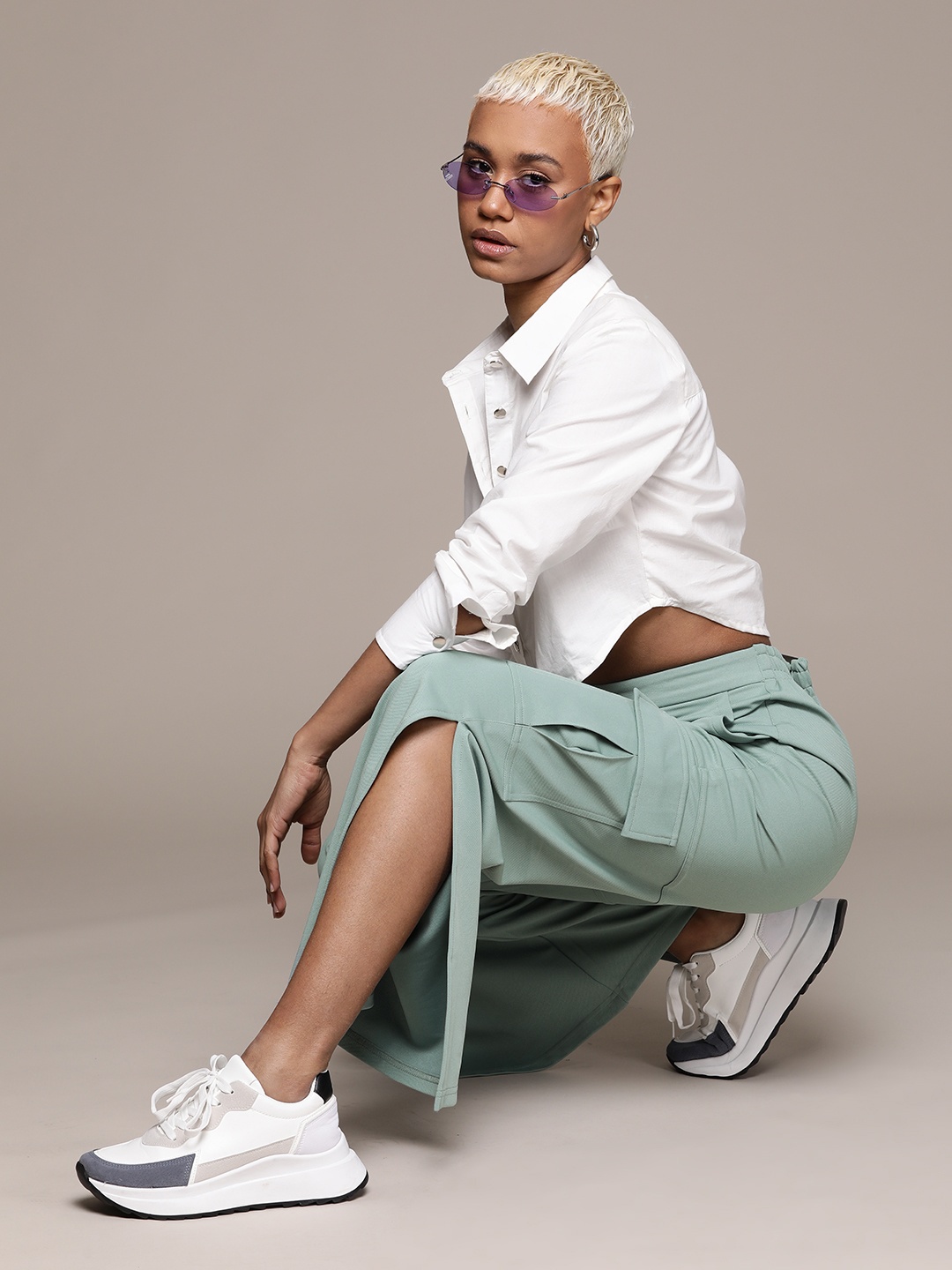 

The Roadster Lifestyle Co. Women High Slit Cargos Trousers, Green