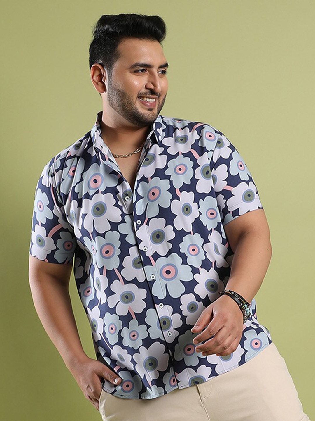 

Instafab Plus Men Plus Size Classic Floral Printed Casual Cotton Shirt, Navy blue