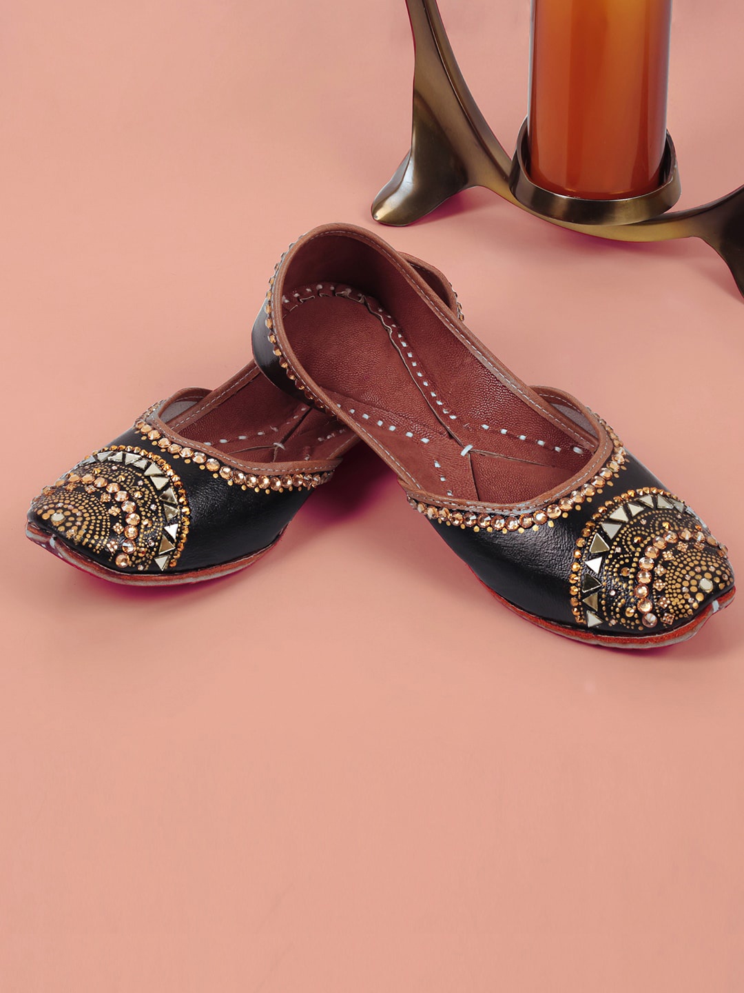 

PehnawaCraft Square Toe Ethnic Embellished Leather Mojaris, Black