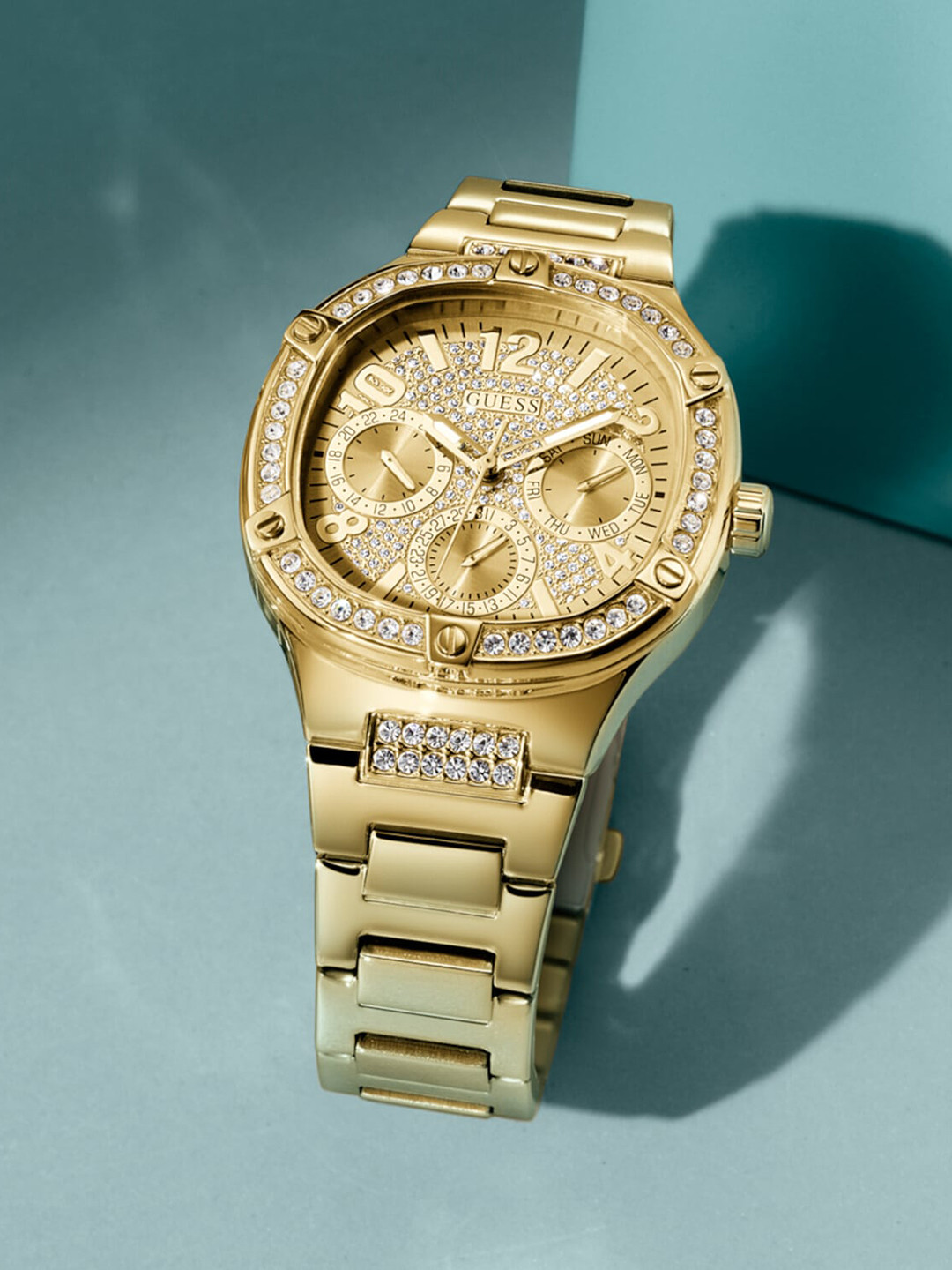 

GUESS Women Embellished Dial Stainless Steel Bracelet Style Straps Analogue Watch GW0558L2, Gold