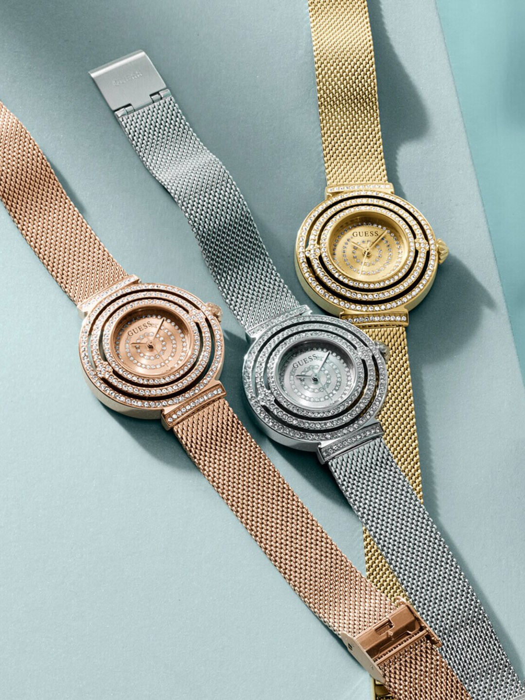 

GUESS Women Embellished Dial & Bracelet Style Straps Analogue Watch, Rose gold