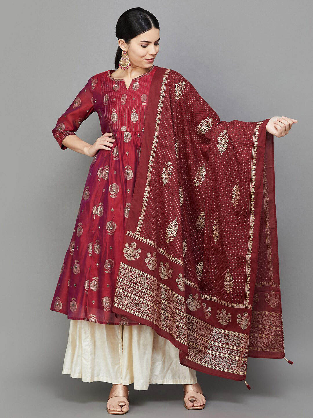 

Melange by Lifestyle Floral Printed Pure Cotton Dupatta, Red