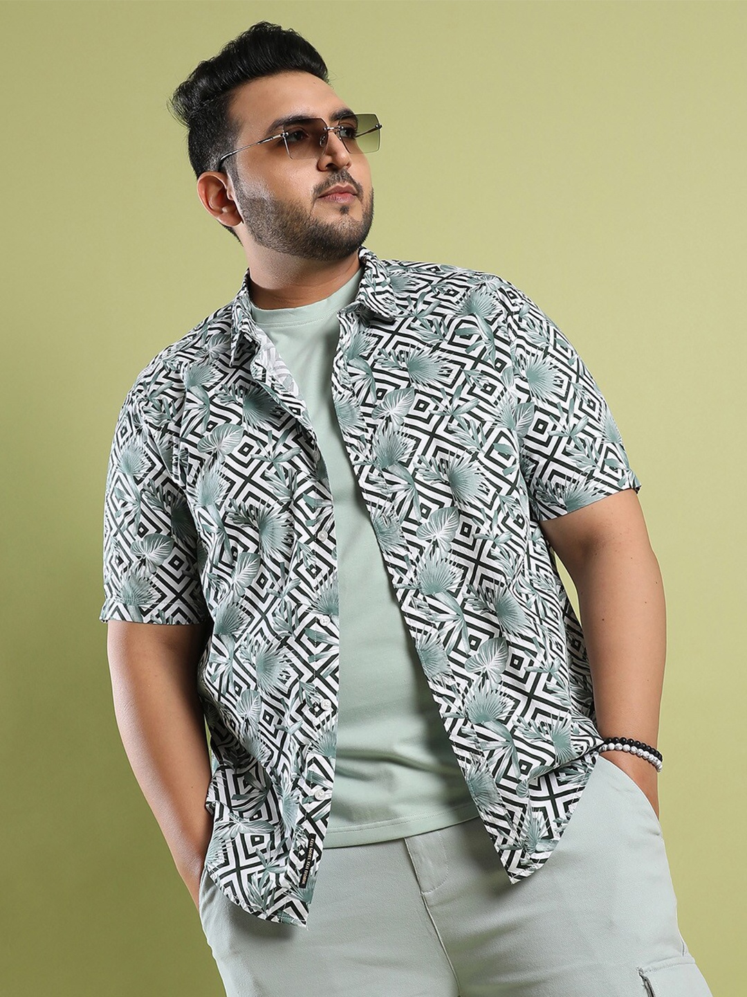 

Instafab Plus Classic Geometric Printed Cotton Casual Shirt, Black
