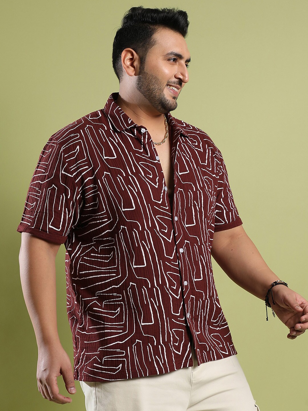 

Instafab Plus Classic Abstract Printed Spread Collar Cotton Casual Shirt, Maroon