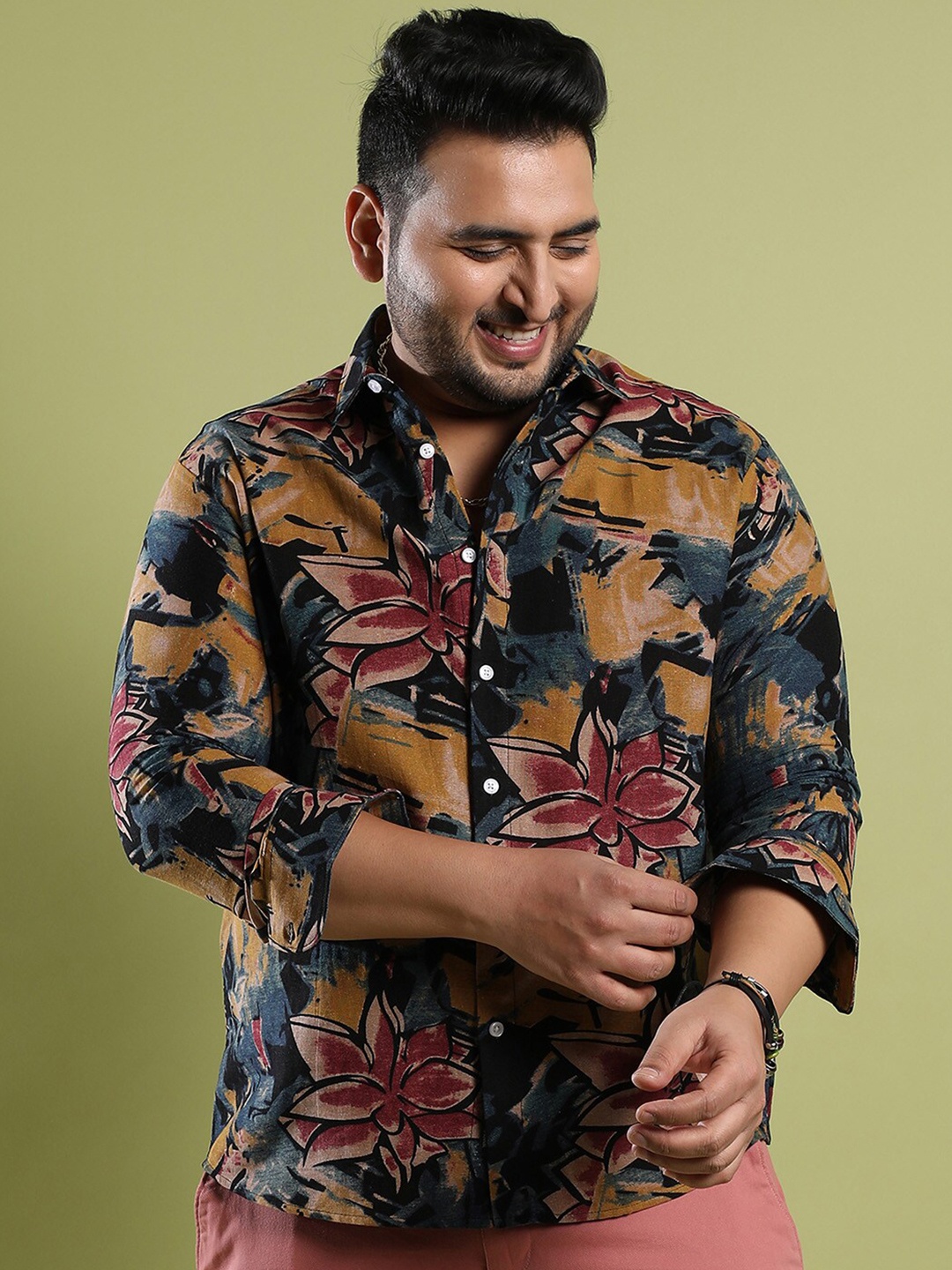 

Instafab Plus Classic Floral Printed Spread Collar Cotton Casual Shirt, Black
