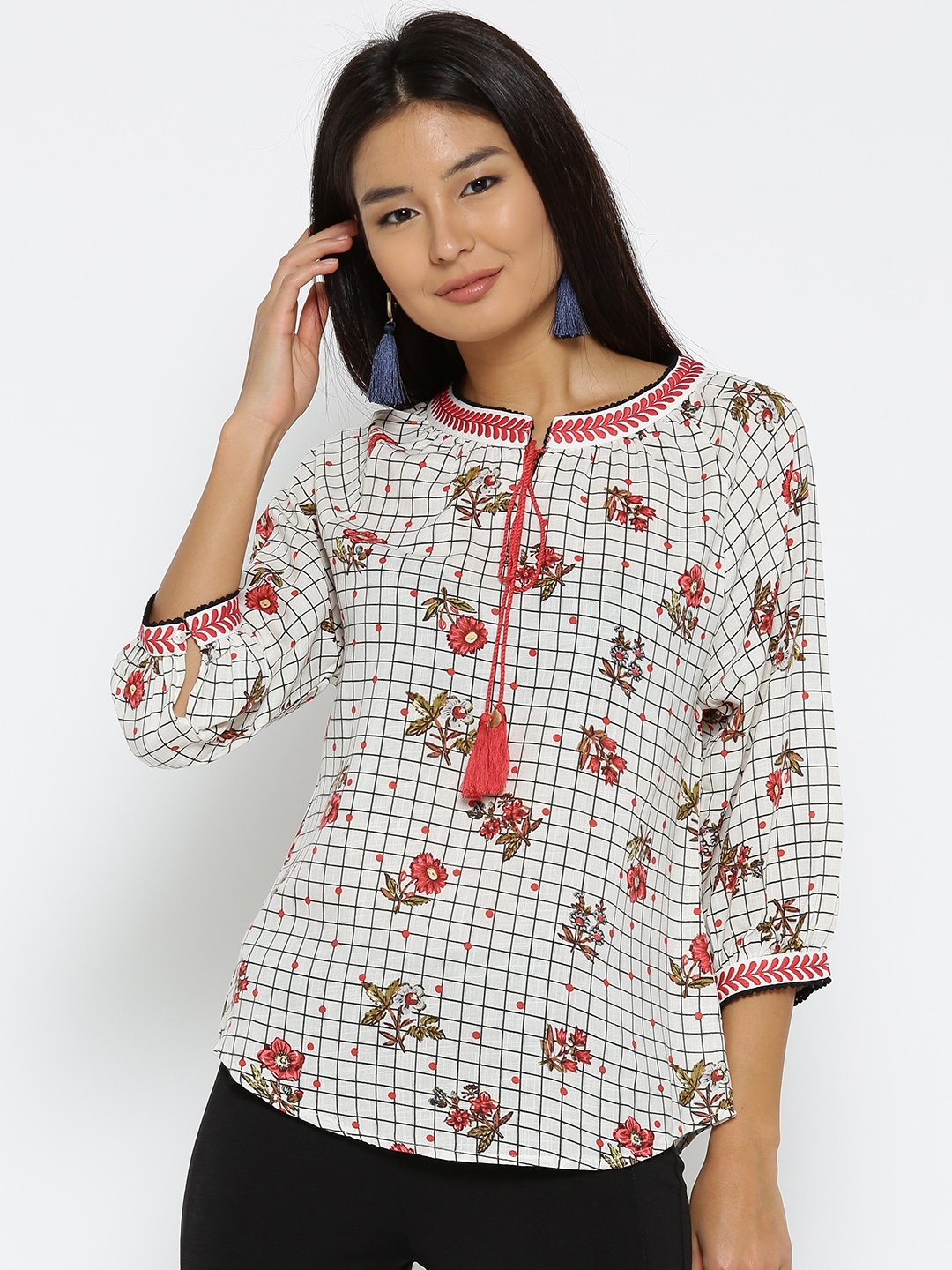 

Fusion Beats Women Off-White Checked Top