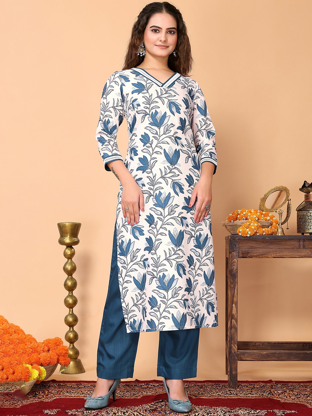 

HERE&NOW Floral Printed V-Neck Straight Kurta with Trousers, White