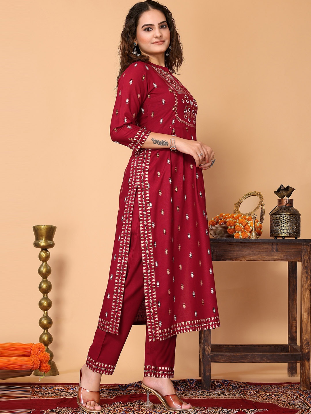 

HERE&NOW Floral Printed Straight Kurta with Trousers, Maroon