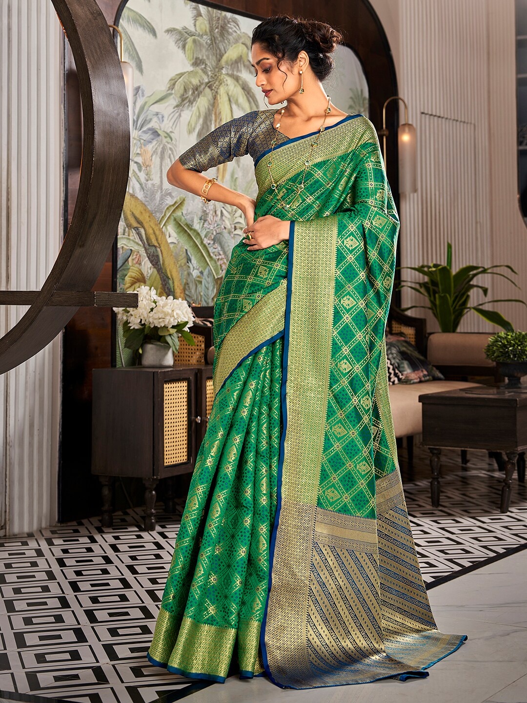 

Satrani Ethnic Motifs Woven Design Zari Art Silk Saree, Green