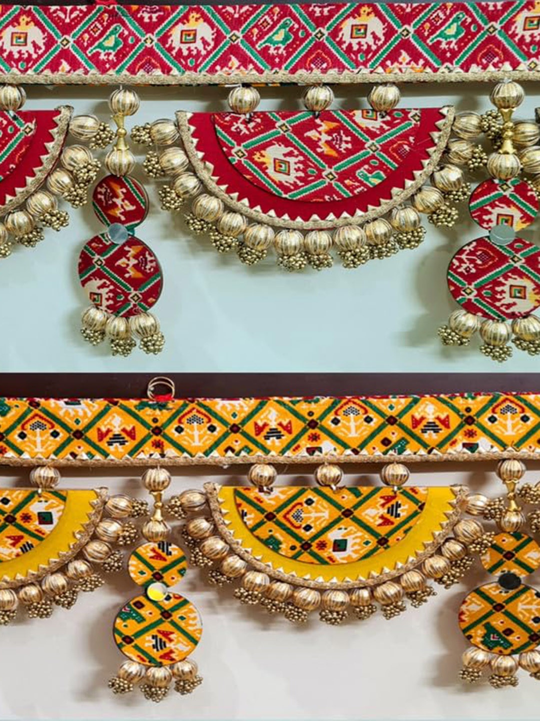 

Divyakosh Garlands Red & Yellow Reversible Patola Bandarwal Wall Decor