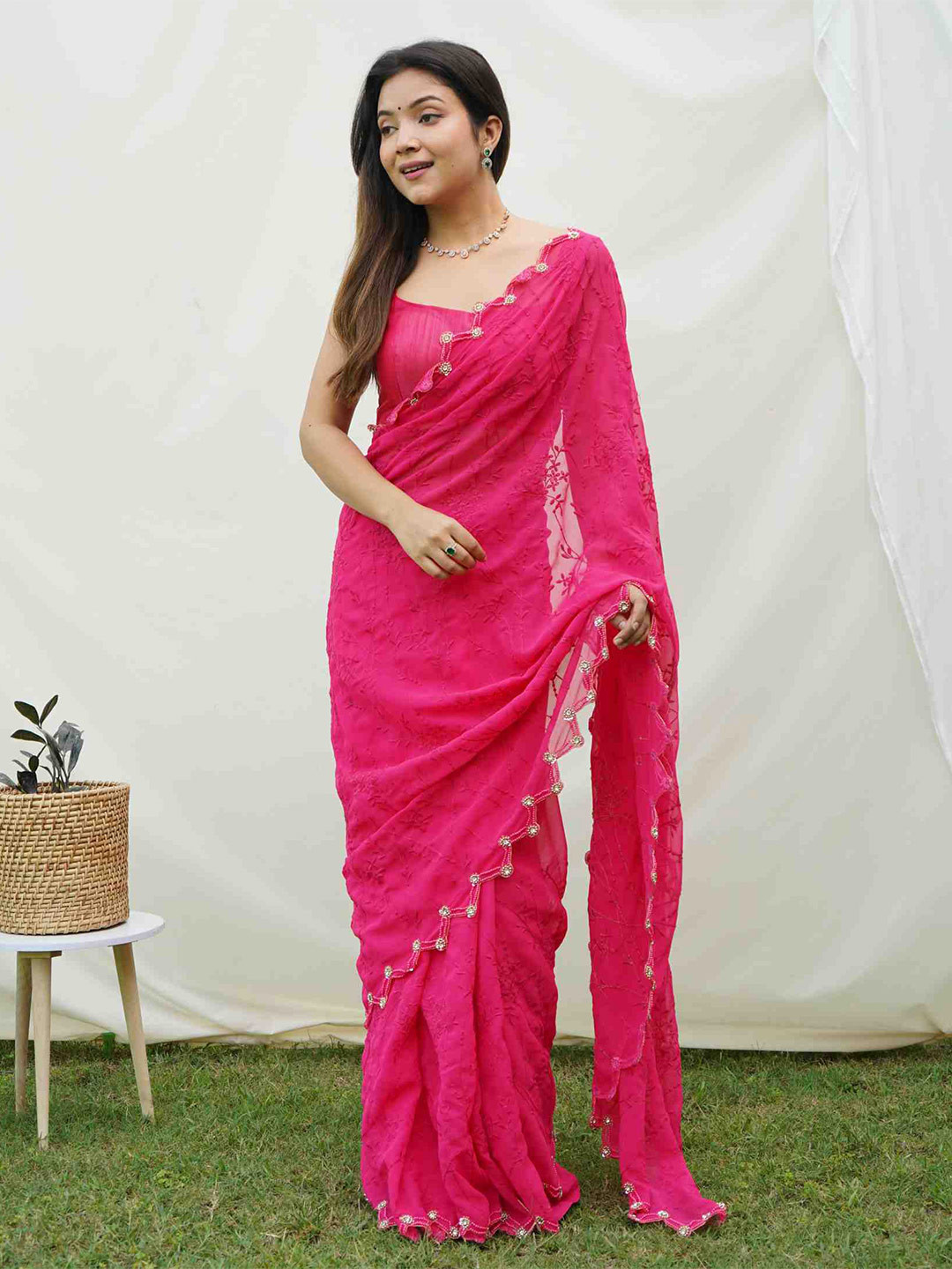 

Mitera Floral Embroidered Pure Georgette Saree, Pink