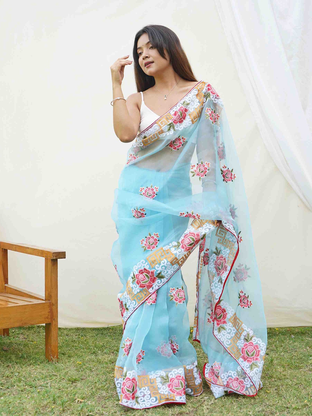 

Mitera Blue & Pink Ethnic Motifs Embroidered Organza Saree