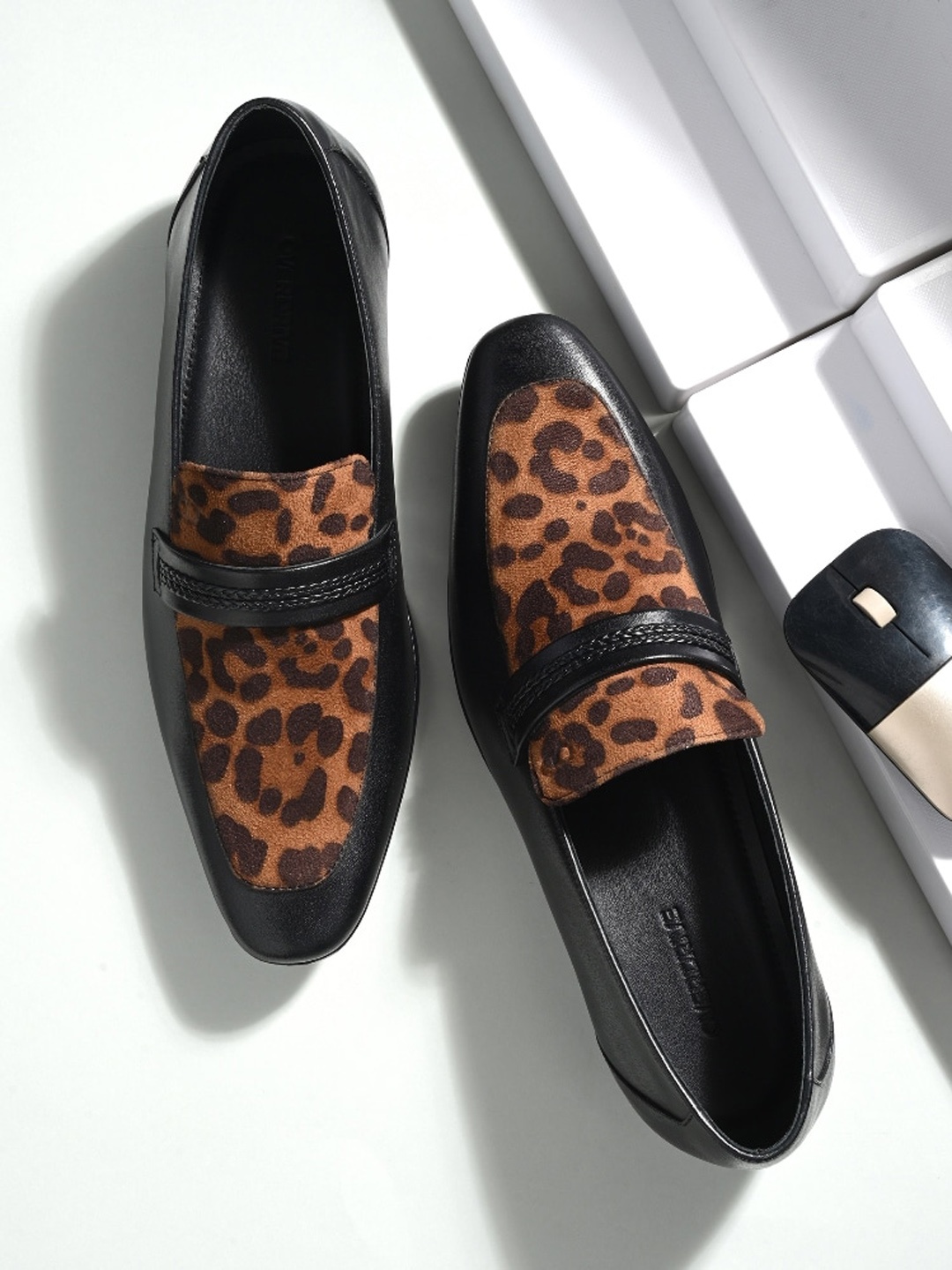 

Overdrive Men Animal Printed Leather Lightweight Loafers, Black
