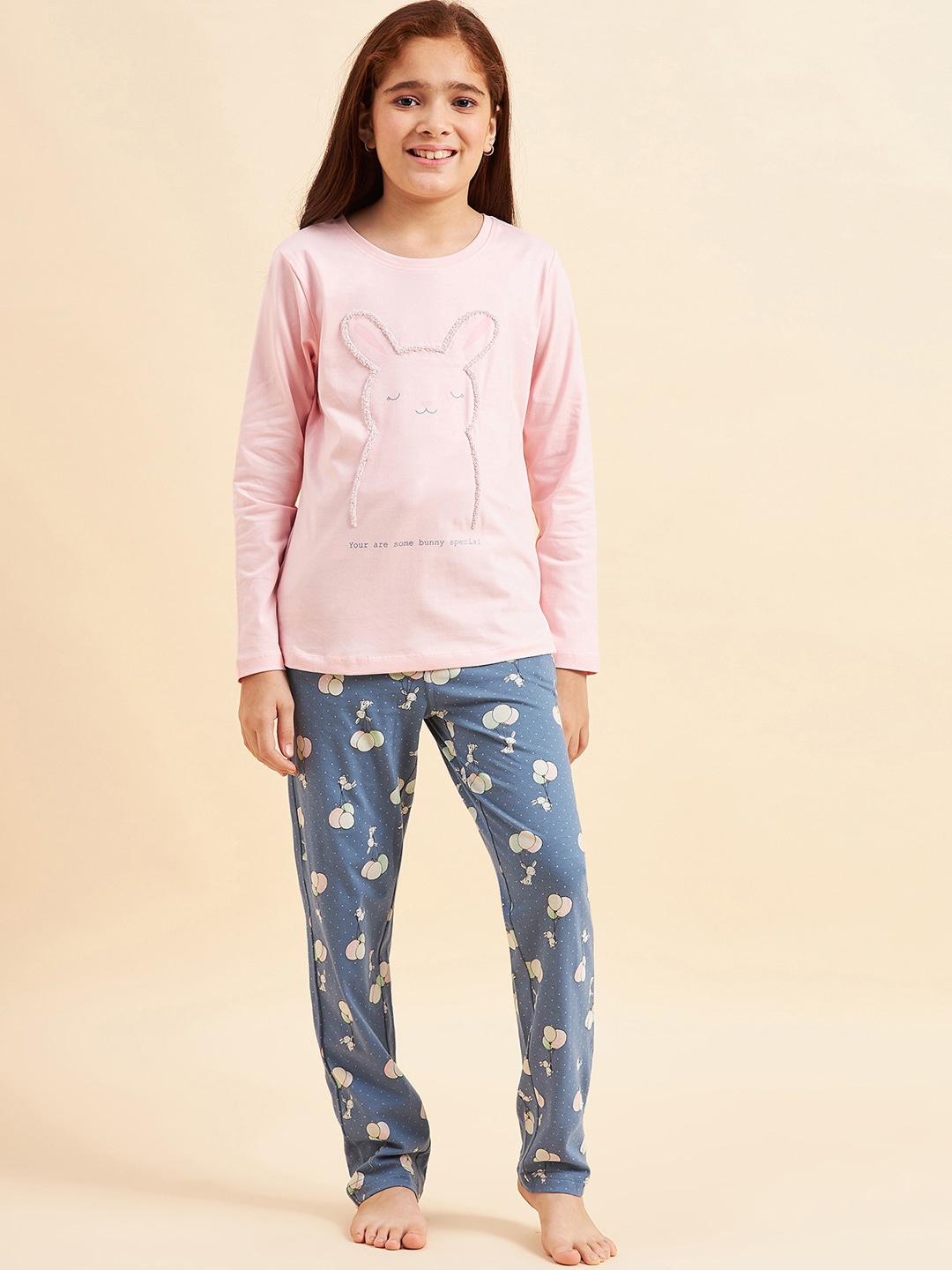 

Sweet Dreams Girls Typography Printed Applique Detail T-shirt & Lounge Pants, Pink