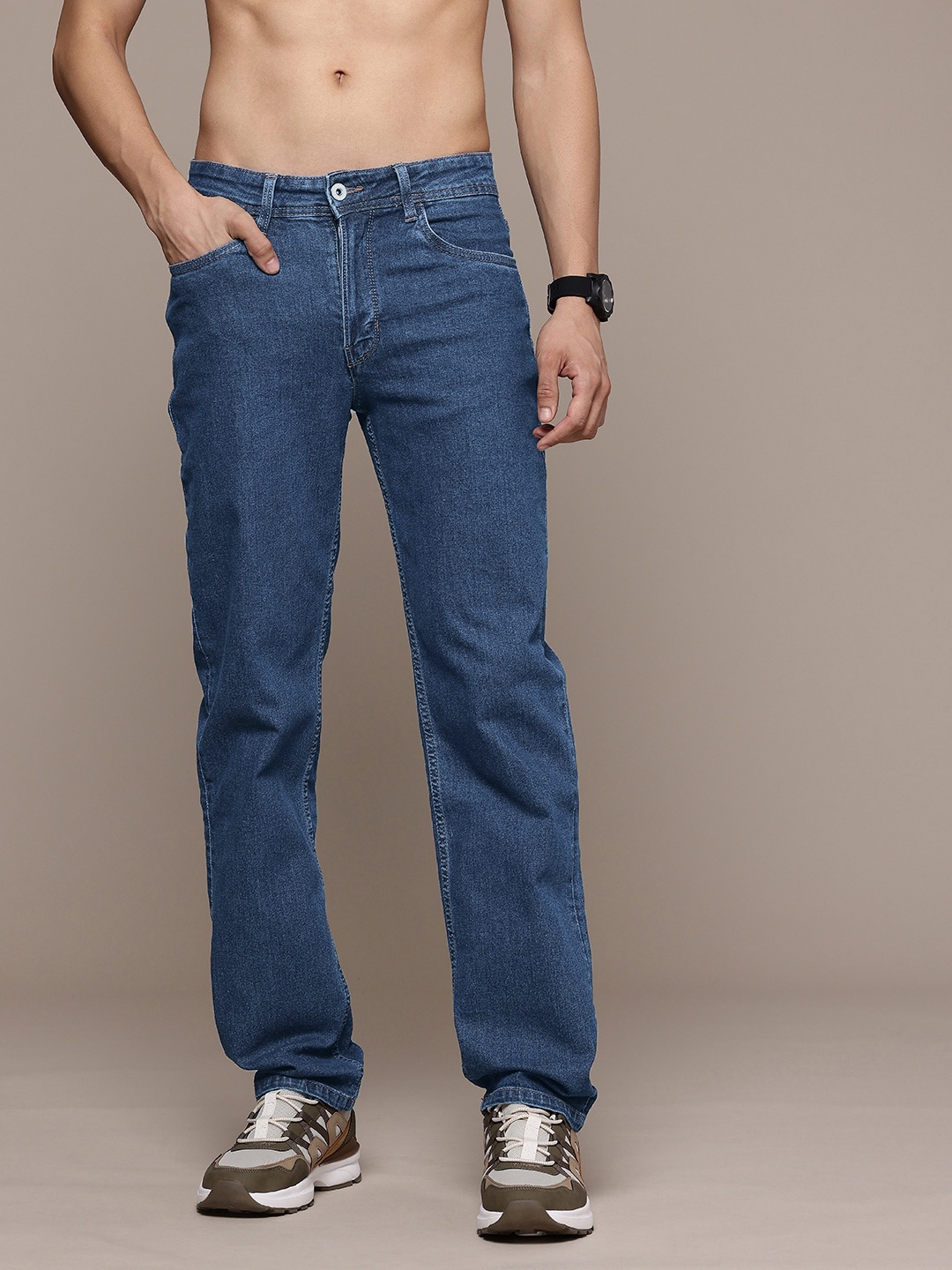 

The Roadster Life Co. Men Light Fade Stretchable Jeans, Blue