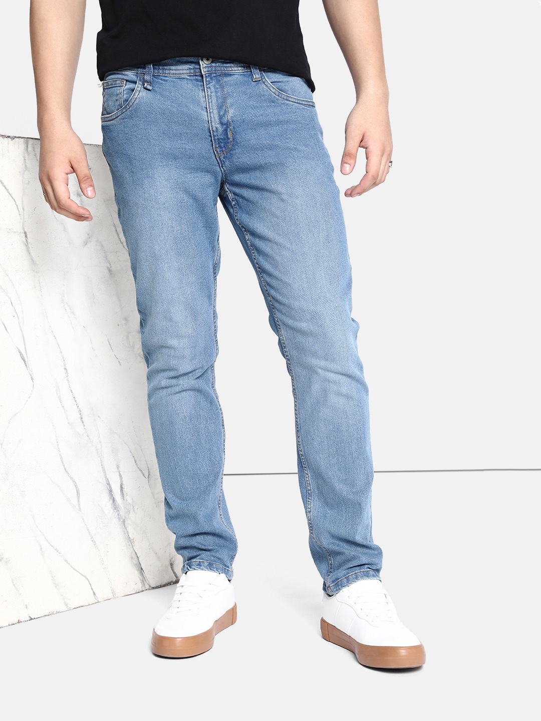 

The Roadster Lifestyle Co. Men Slim Fit Light Fade Stretchable Jeans, Blue