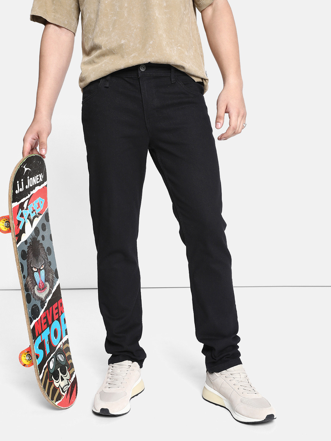 

The Roadster Lifestyle Co. Men Slim Fit Stretchable Jeans, Black