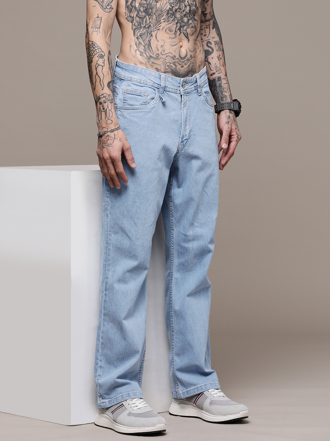 

The Roadster Life Co. Men Bootcut Light Fade Stretchable Jeans, Blue