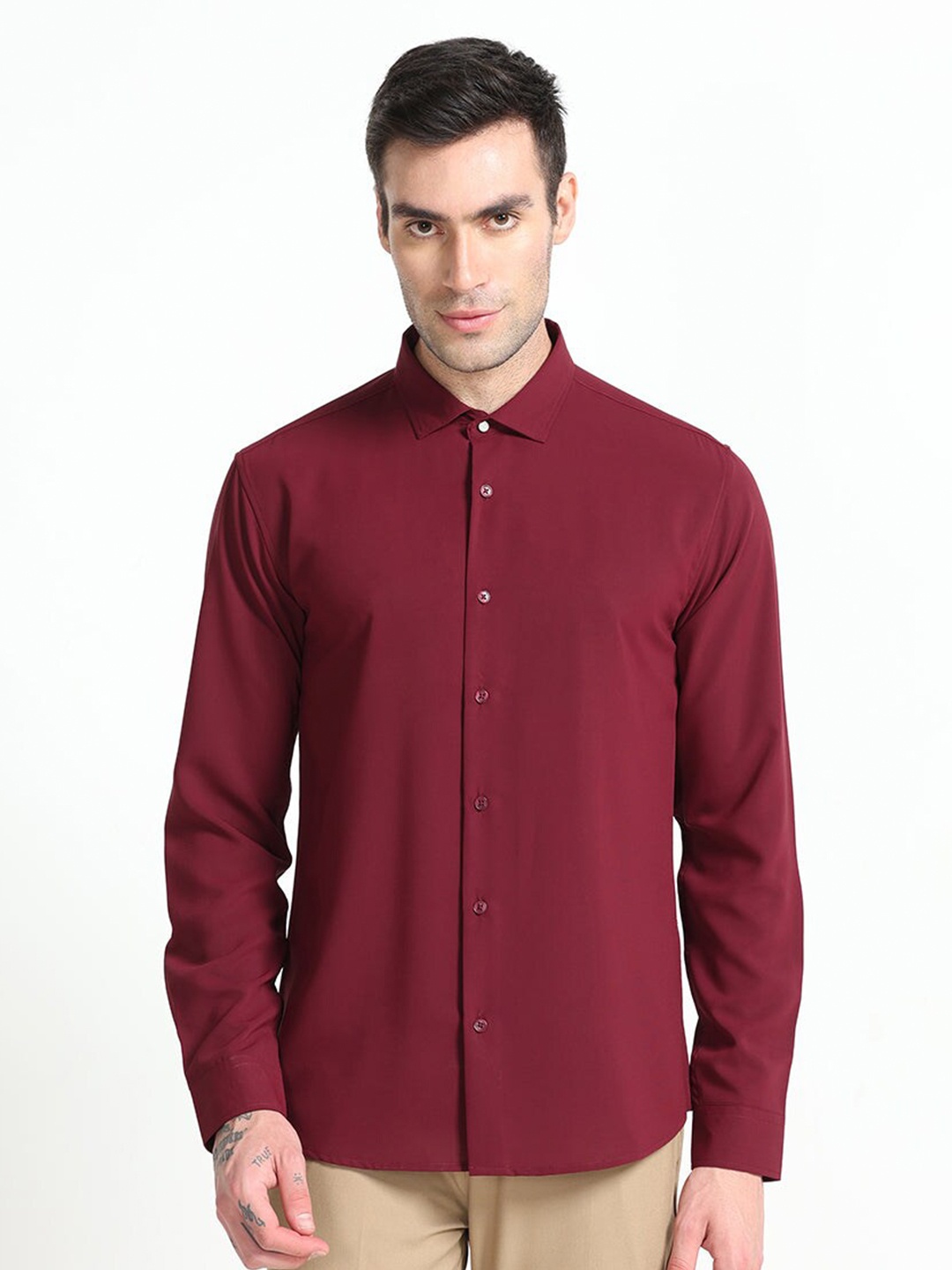 

Snitch Red Classic Slim Fit Opaque Pure Cotton Casual Shirt