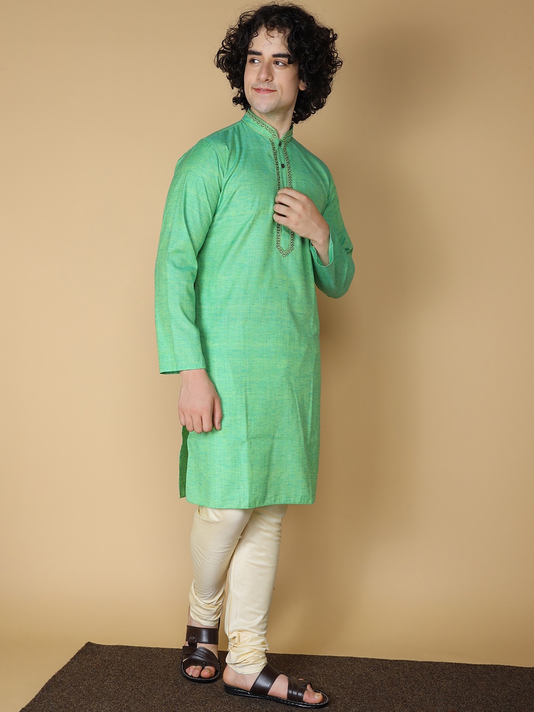 

Sultan The King Of Kurta Mandarin Collar Thread Work Detail Straight Kurta with Churidar, Green