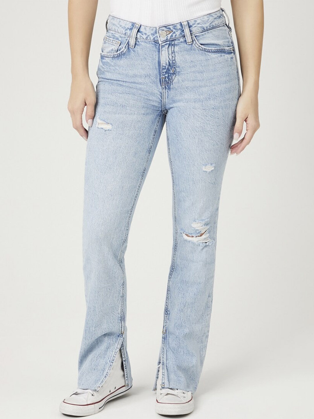 

FOREVER 21 Women Mid-Rise Flared Mildly Distressed Heavy Fade Stretchable Jeans, Blue