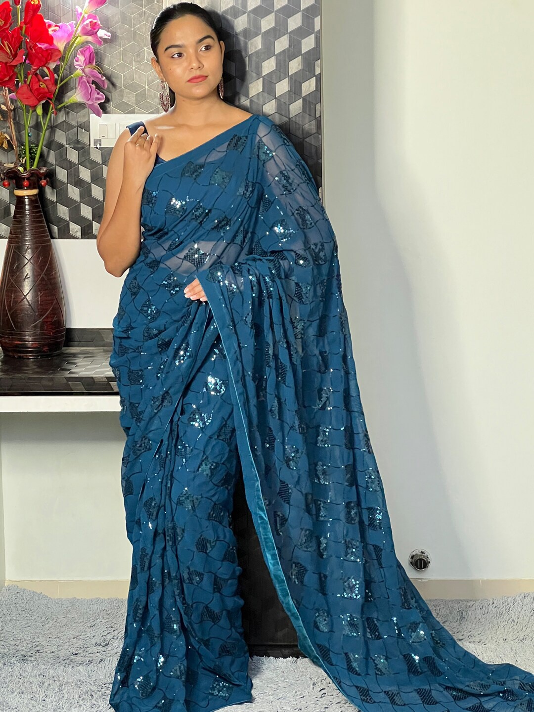

Mitera Embellished Sequinned Pure Georgette Saree, Teal