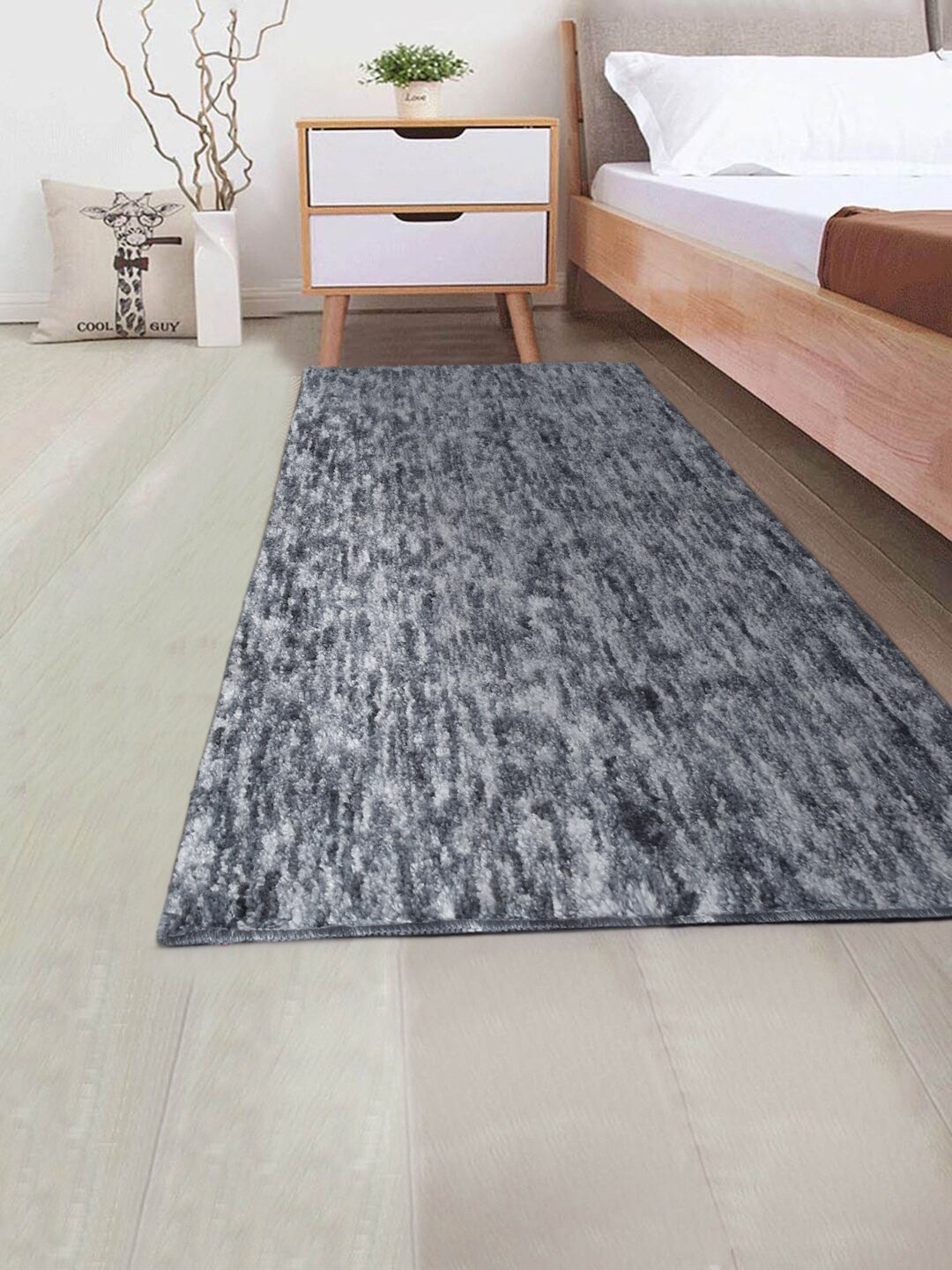 

DREAM WEAVERZ Grey Abstract Bed Side Hand Tufted Runner