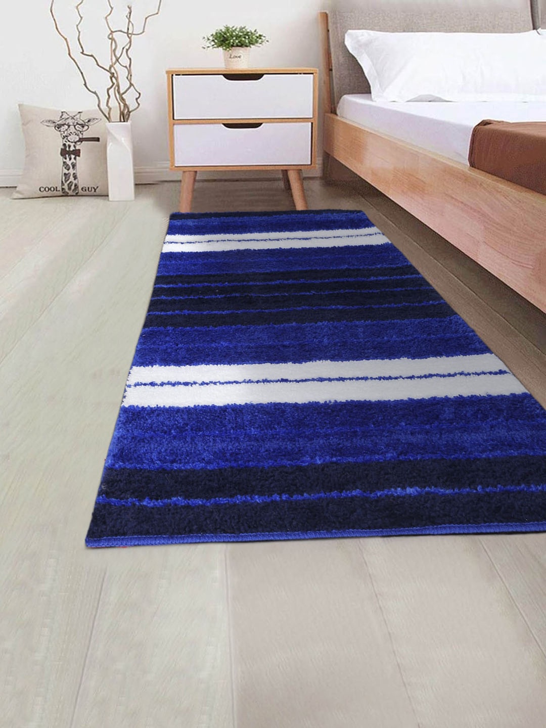 

DREAM WEAVERZ Blue & White Hand Tufted Bed Side Floor Runner