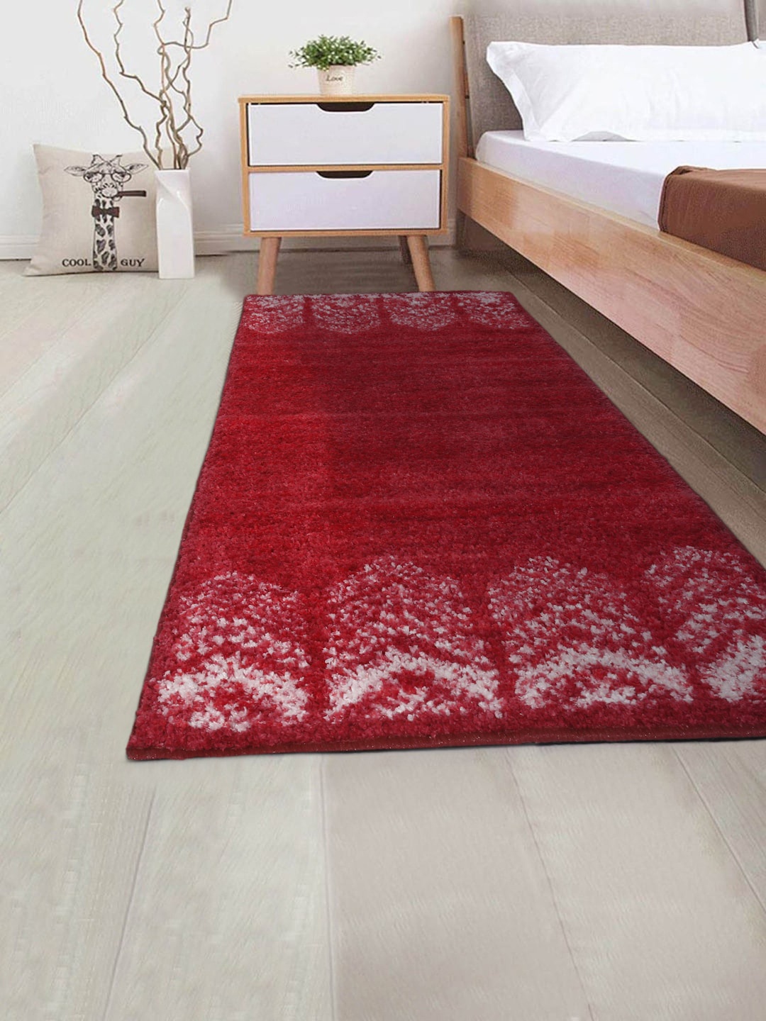 

DREAM WEAVERZ Red & White Geometric Printed Anti-Skid Bed Side Hand Tufted Runner