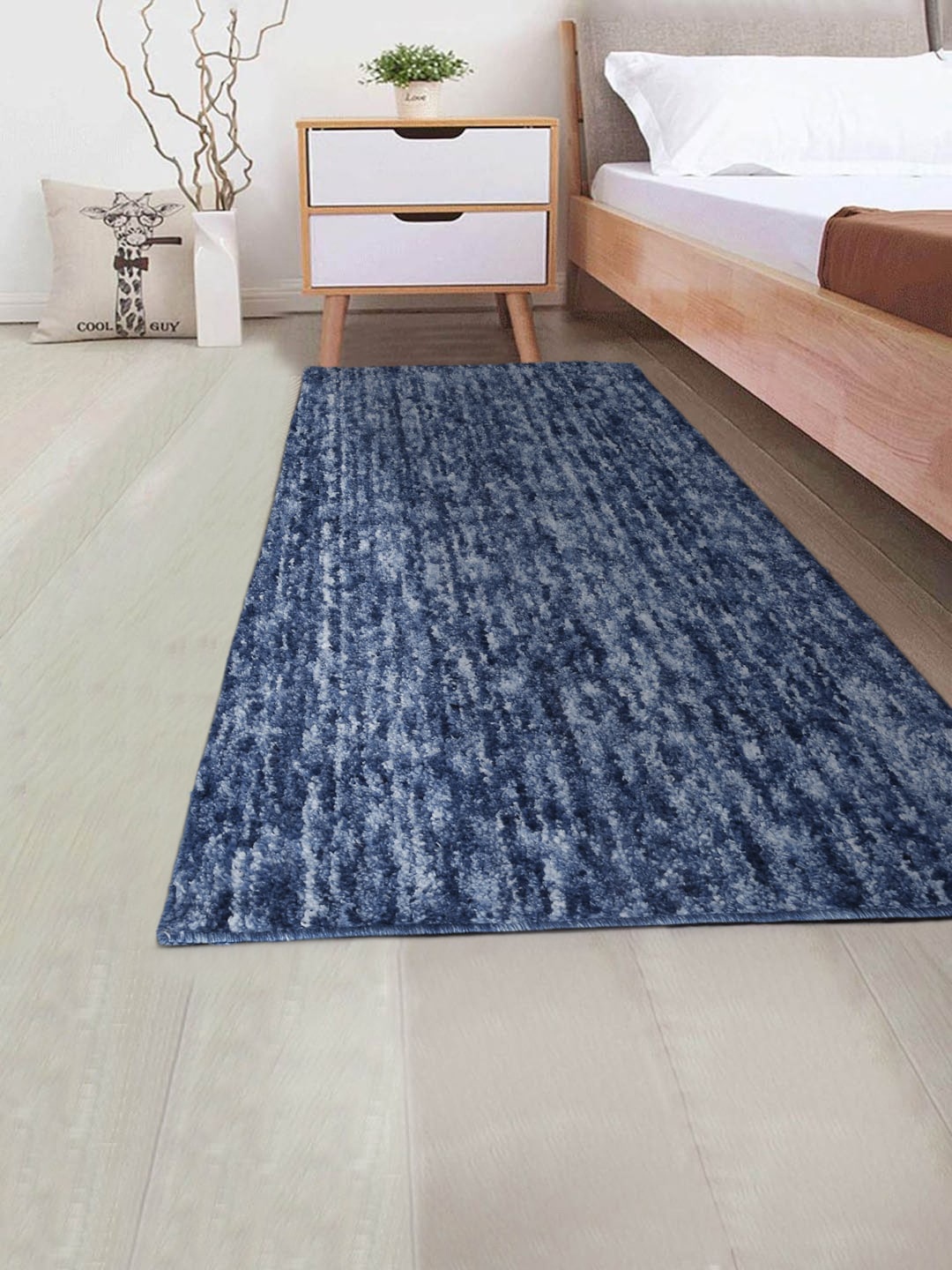 

DREAM WEAVERZ Blue Bed Side Hand Tufted Runner