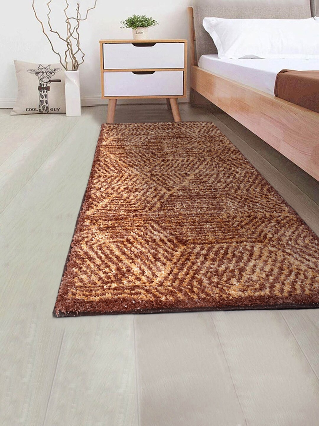 

DREAM WEAVERZ Brown Geometric Bed Side Hand Tufted Runner