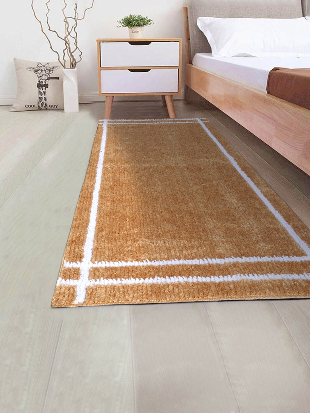 

DREAM WEAVERZ Beige Hand Tufted Polypropylene Bed Side Runner